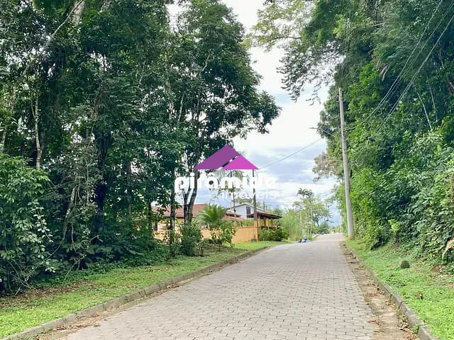 Terreno com 303m², à venda, no bairro Verde Mar em Caraguatatuba