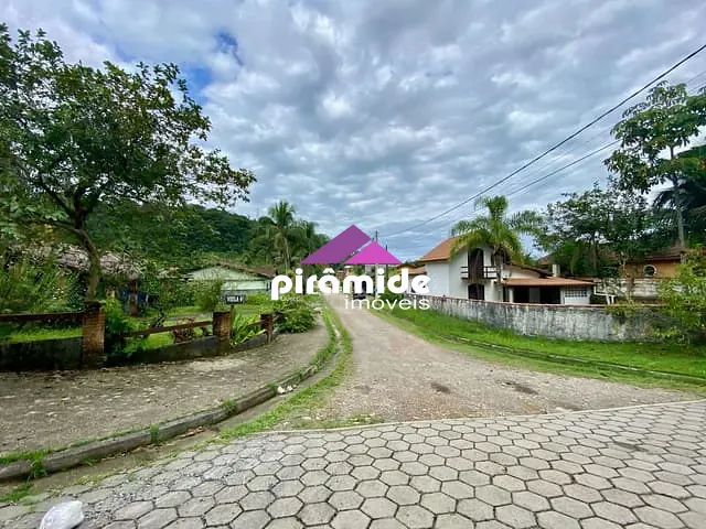 Terreno com 303m², à venda, no bairro Verde Mar em Caraguatatuba