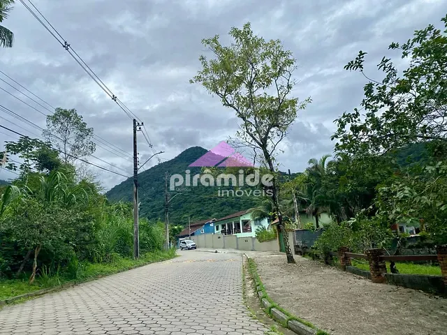 Terreno com 303m², à venda, no bairro Verde Mar em Caraguatatuba