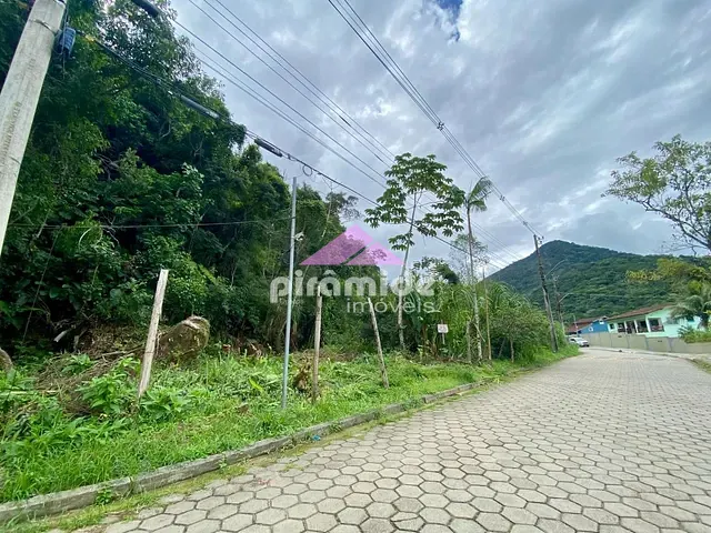 Terreno com 303m², à venda, no bairro Verde Mar em Caraguatatuba