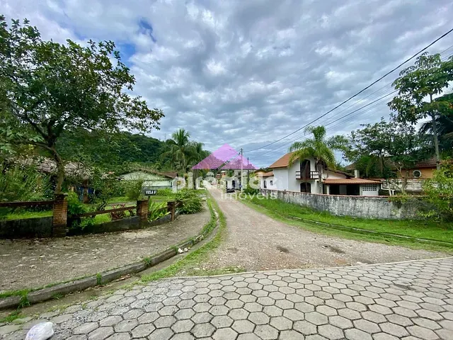 Terreno com 303m², à venda, no bairro Verde Mar em Caraguatatuba