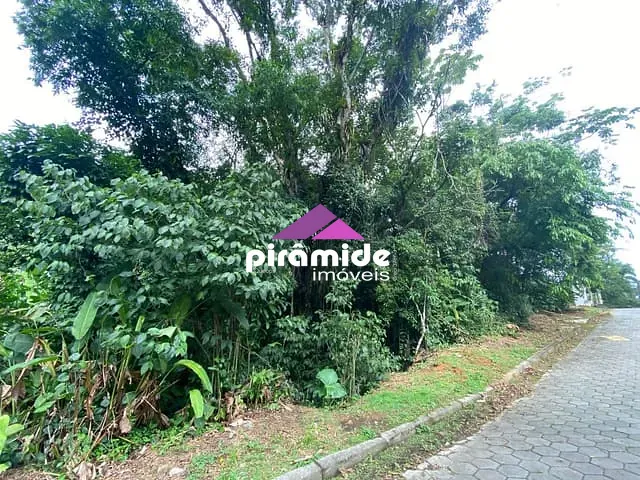 Terreno com 360m², à venda, no bairro Cocanha em Caraguatatuba