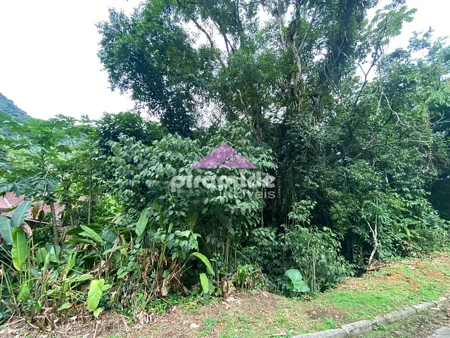 Terreno com 360m², à venda, no bairro Cocanha em Caraguatatuba