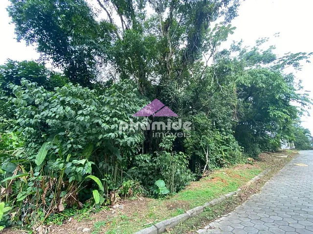 Terreno com 360m², à venda, no bairro Cocanha em Caraguatatuba