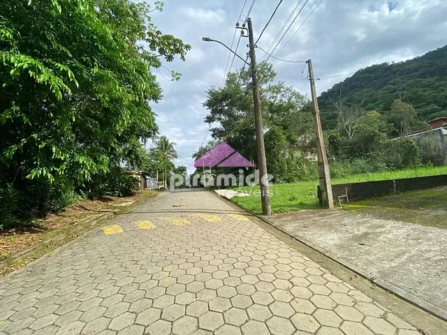Terreno com 360m², à venda, no bairro Cocanha em Caraguatatuba