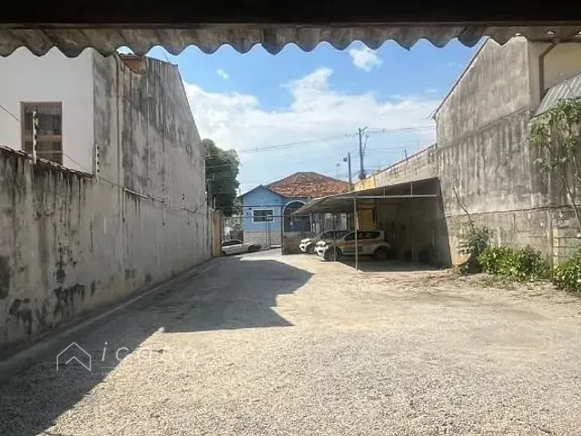 Terreno com 358m², à venda, no bairro Centro em Caçapava