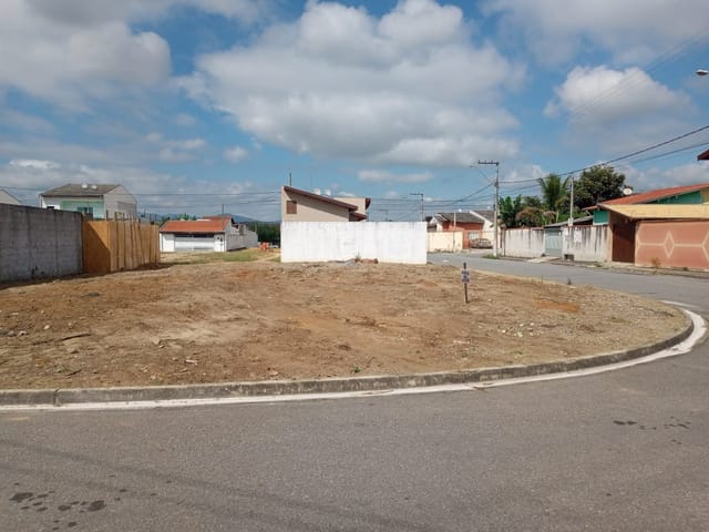 Terreno com 208m², à venda, no bairro Parque das Palmeiras em Pindamonhangaba