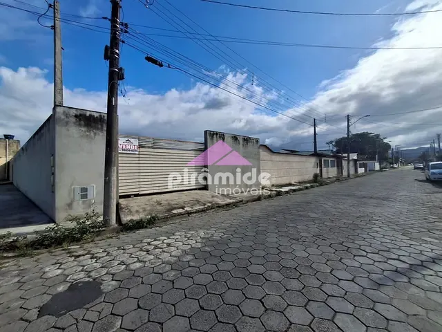 Terreno com 724m², à venda, no bairro Praia das Palmeiras em Caraguatatuba