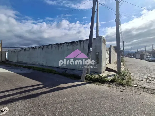 Terreno com 724m², à venda, no bairro Praia das Palmeiras em Caraguatatuba