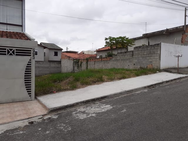 Terreno com 250m², à venda, no bairro Residencial Mombaça em Pindamonhangaba