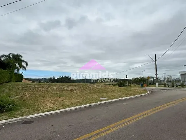 Terreno com 806m², à venda, no bairro Jardim Torrao de Ouro em São José dos Campos