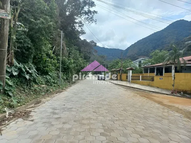 Terreno com 402m², à venda, no bairro Cocanha em Caraguatatuba