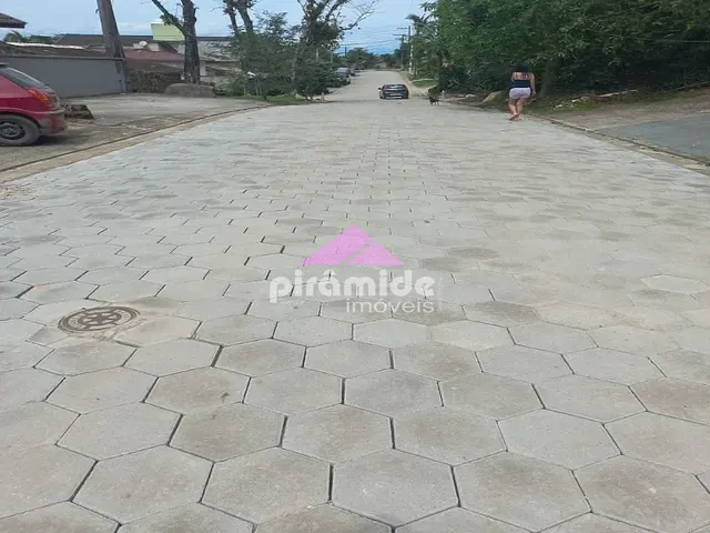 Terreno com 402m², à venda, no bairro Cocanha em Caraguatatuba
