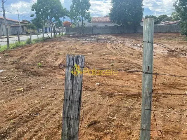 Terreno com 206m², à venda, no bairro Piracangaguá (Chácara Flórida) em Taubaté