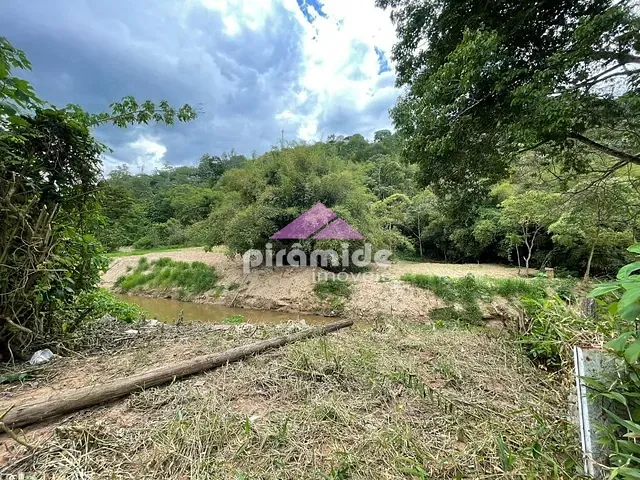 Terreno com 691m², à venda, no bairro Centro em Monteiro Lobato