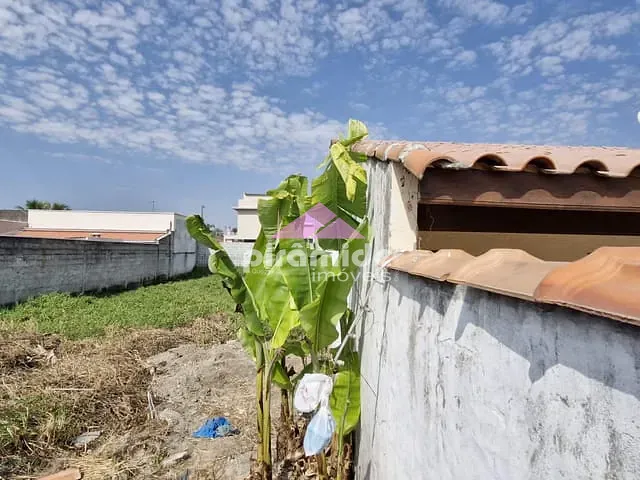 Terreno com 343m², à venda, no bairro Golfinhos em Caraguatatuba