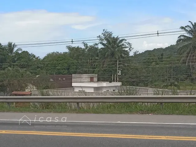 Terreno com 650m², à venda, no bairro Caraguatatuba em Caraguatatuba
