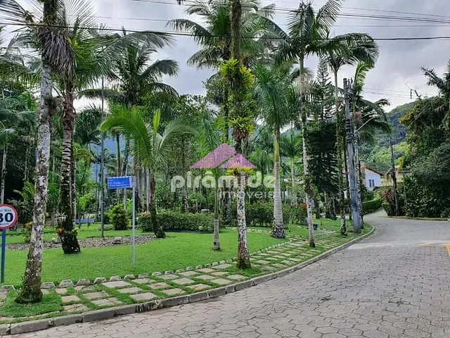 Terreno com 490m², à venda, no bairro Massaguaçu em Caraguatatuba