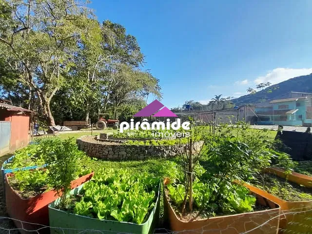Terreno com 387m², à venda, no bairro Massaguaçu em Caraguatatuba