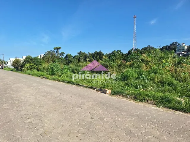 Terreno com 270m², à venda, no bairro Massaguaçu em Caraguatatuba