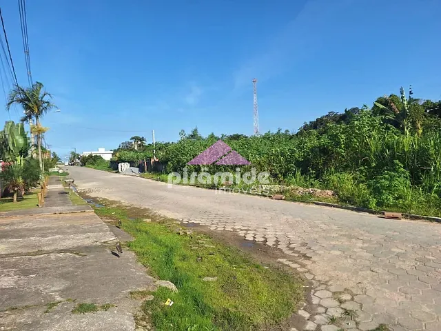 Terreno com 270m², à venda, no bairro Massaguaçu em Caraguatatuba