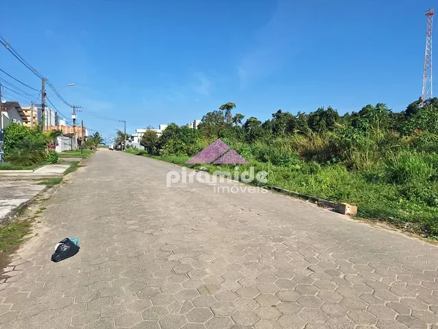 Terreno com 270m², à venda, no bairro Massaguaçu em Caraguatatuba
