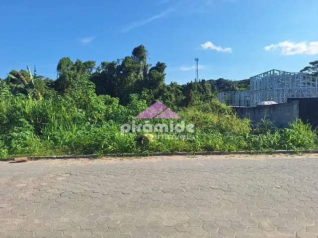 Terreno com 270m², à venda, no bairro Massaguaçu em Caraguatatuba