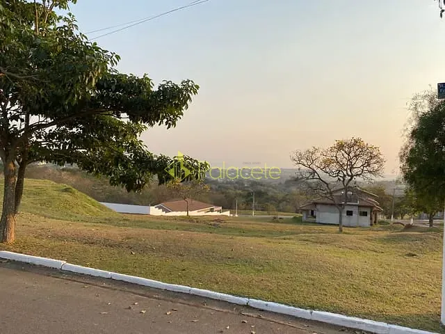 Terreno com 275m², à venda, no bairro Chácaras Cataguá em Taubaté