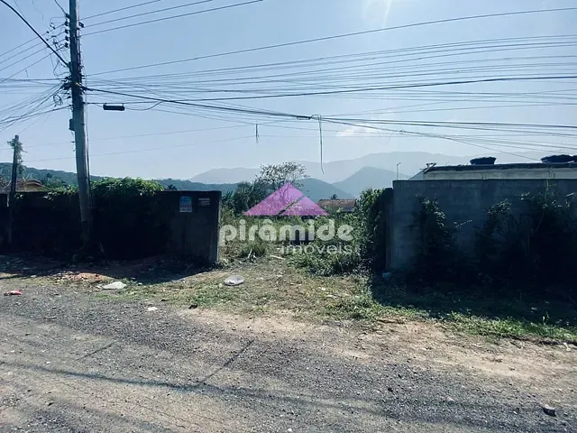 Terreno com 450m², à venda, no bairro Balneário Gardem Mar em Caraguatatuba