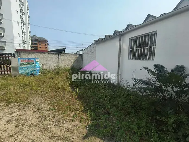 Terreno com 900m², à venda, no bairro Martin de Sá em Caraguatatuba