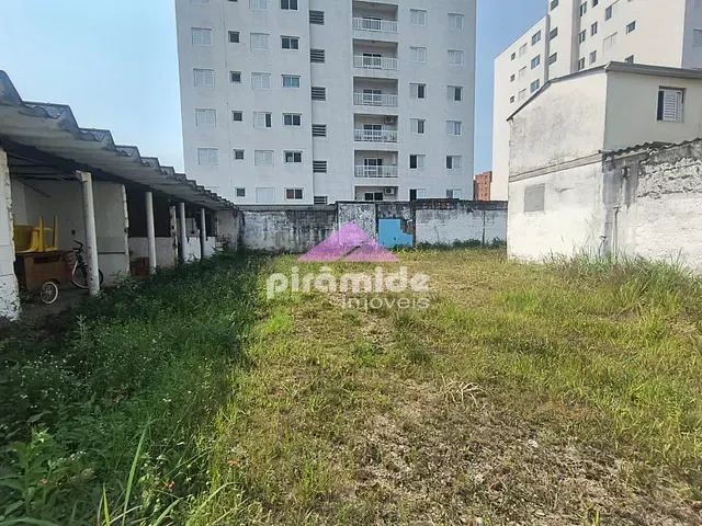 Terreno com 900m², à venda, no bairro Martin de Sá em Caraguatatuba