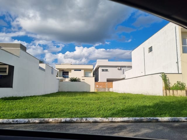 Terreno com 300m², à venda, no bairro Centro em Tremembé