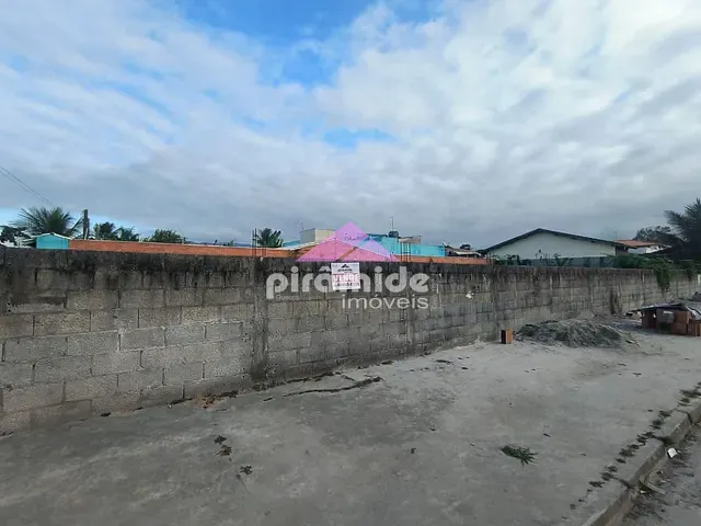 Terreno com 560m², à venda, no bairro Praia das Palmeiras em Caraguatatuba