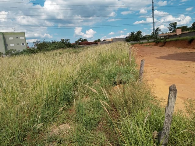 Terreno com 2938m², à venda, no bairro Esplanada Independência em Taubaté
