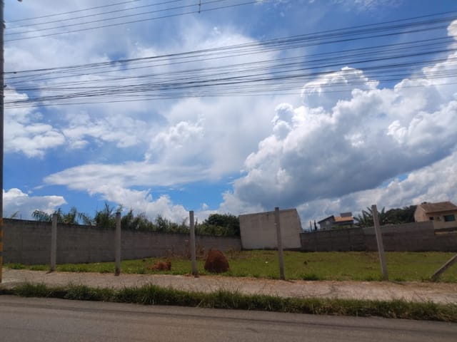 Terreno com 1000m², à venda, no bairro Residencial Estoril em Taubaté