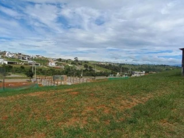 Terreno com 351m², à venda, no bairro Abaete em Taubaté