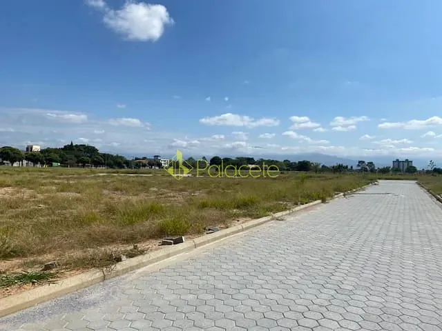 Terreno com 175m², à venda, no bairro Vila Castro em Pindamonhangaba