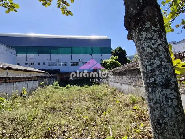 Terreno com 330m², para alugar, no bairro Sumaré em Caraguatatuba