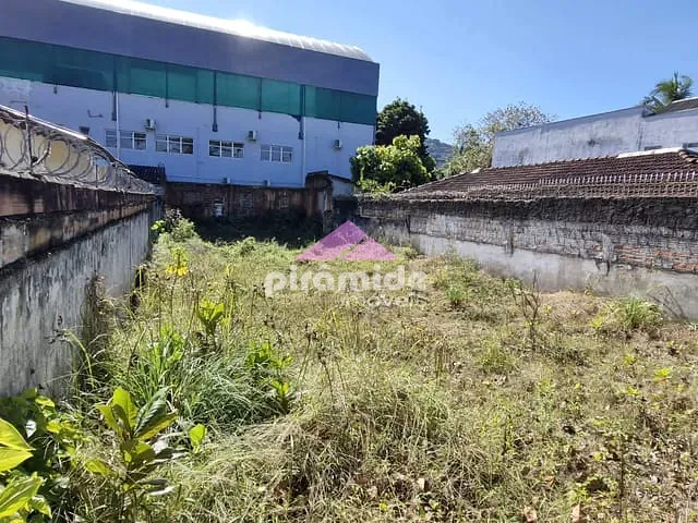 Terreno com 330m², para alugar, no bairro Sumaré em Caraguatatuba