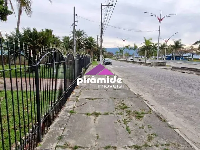 Terreno com 2381m², à venda, no bairro Praia das Palmeiras em Caraguatatuba