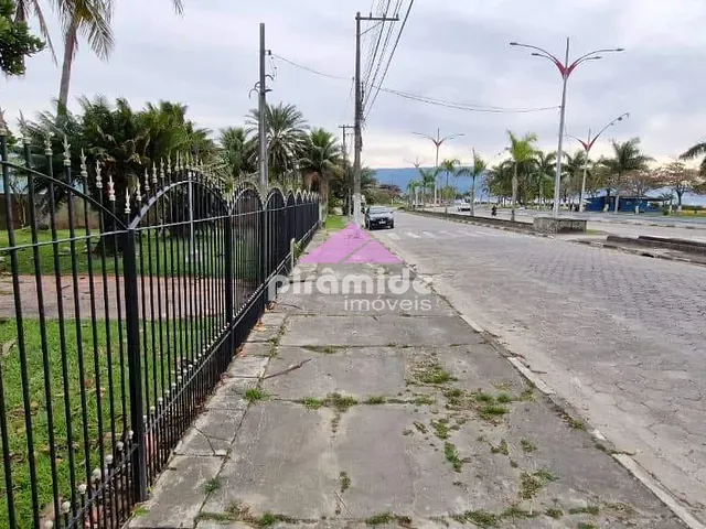 Terreno com 2381m², à venda, no bairro Praia das Palmeiras em Caraguatatuba