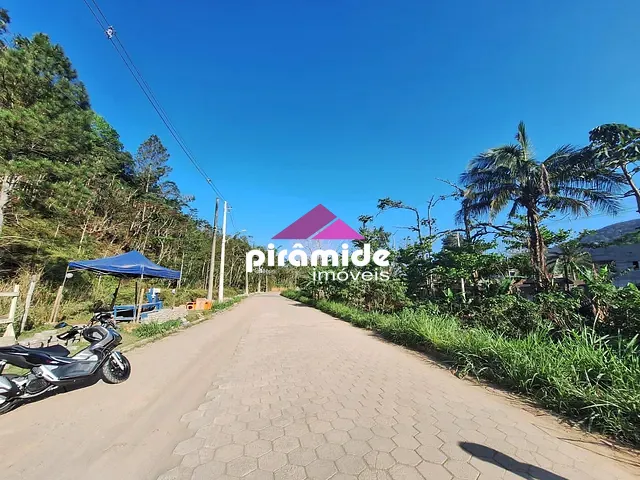 Terreno com 280m², à venda, no bairro Capricórnio em Caraguatatuba