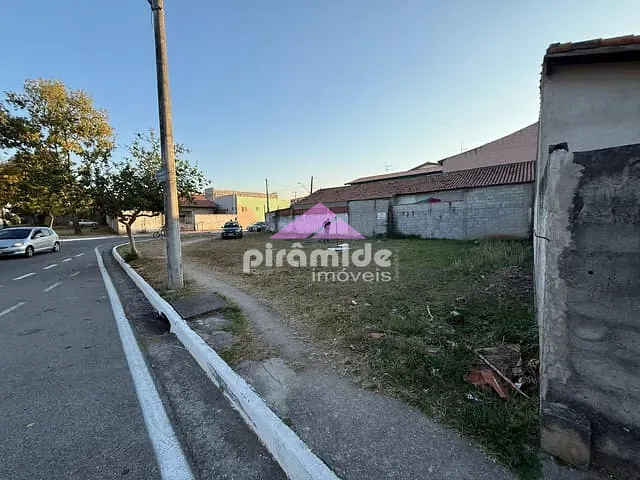 Terreno com 376m², à venda, no bairro Galo Branco em São José dos Campos
