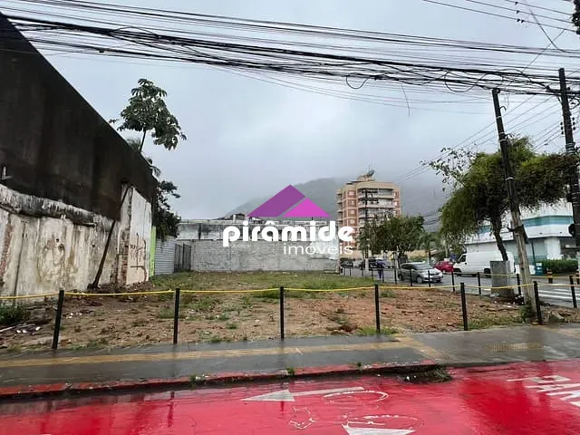 Terreno com 500m², disponível, no bairro Centro em Caraguatatuba