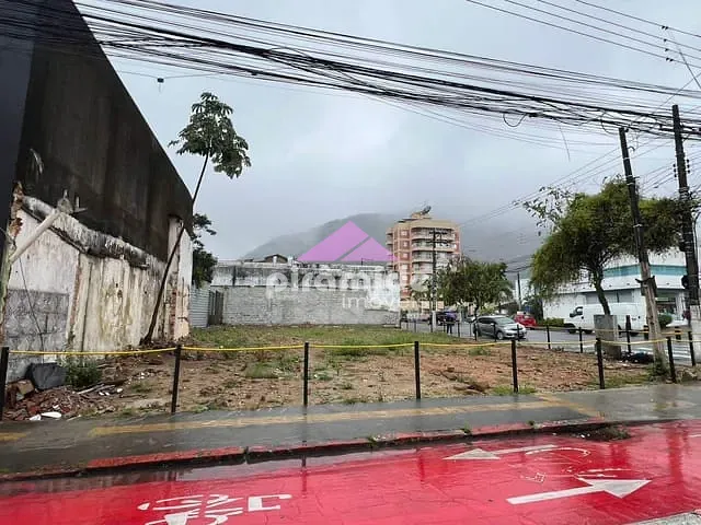 Terreno com 500m², para alugar, no bairro Centro em Caraguatatuba