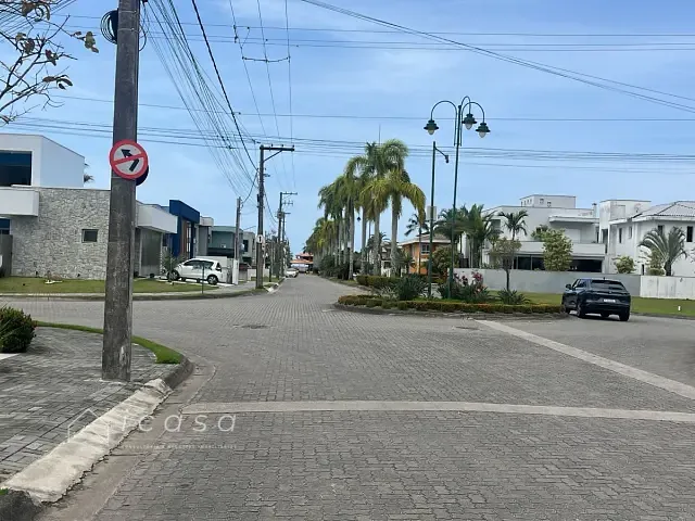 Terreno com 390m², à venda, no bairro Caraguatatuba em Caraguatatuba
