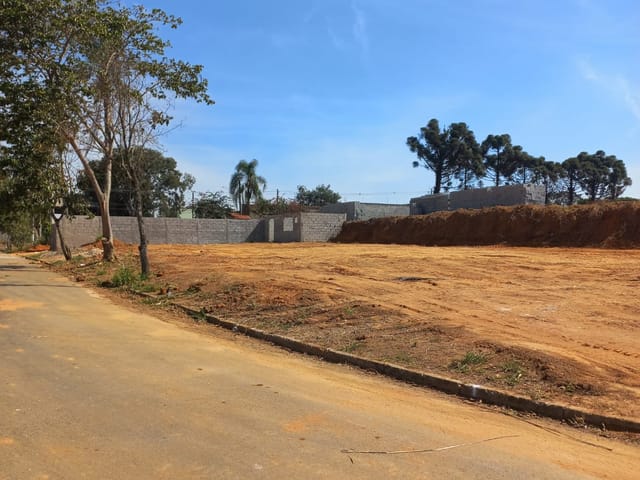 Terreno com 140m², à venda, no bairro Jardim Santa Tereza em Taubaté