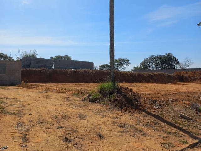 Terreno com 140m², à venda, no bairro Jardim Santa Tereza em Taubaté