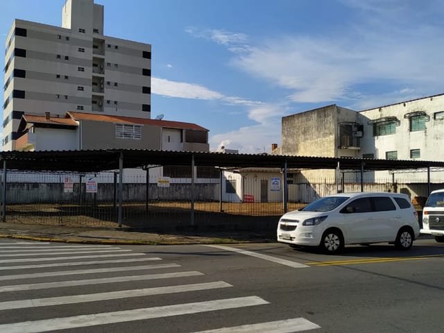 Ponto com 700m², para alugar, no bairro Centro em Pindamonhangaba