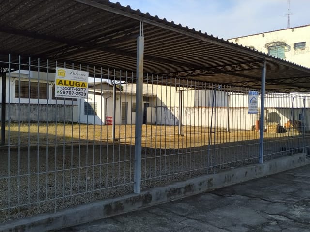 Ponto com 700m², para alugar, no bairro Centro em Pindamonhangaba